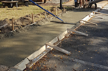 Residential replacement concrete sidewalk